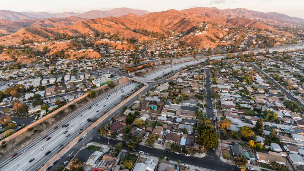 burbank-california-neighborhood-freeway
